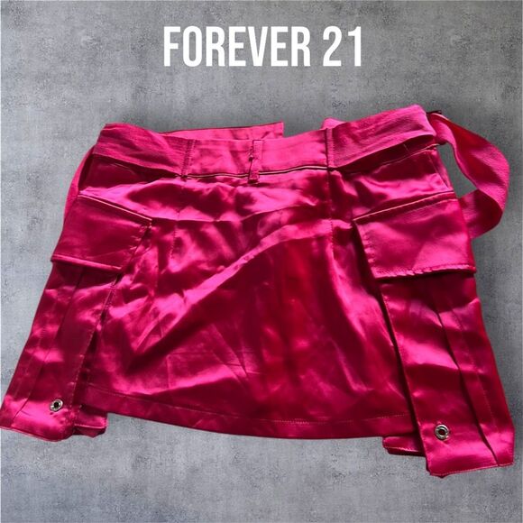 Preowned Forever 21 Satin Hot Pink Mini Skirt With Pockets and belt - Small - Picture 10 of 10